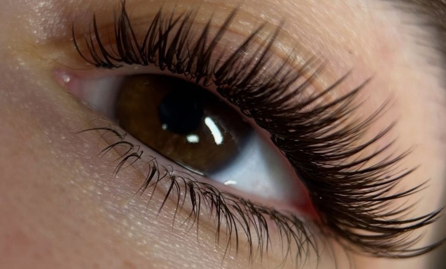 Image 4: Get Classic or Volume (3D/6D) Lash Extensions w/ Optional 2 Week Fill
