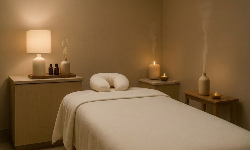Image 4: 45, 60 or 90 Min Swedish Body Massage with Hot Stone and Essential Oil