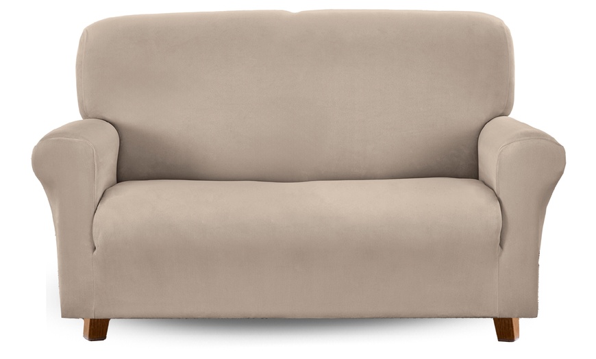 Image 3: Water-Resistant, Elegant Velvet Sofa Cover in Various Sizes