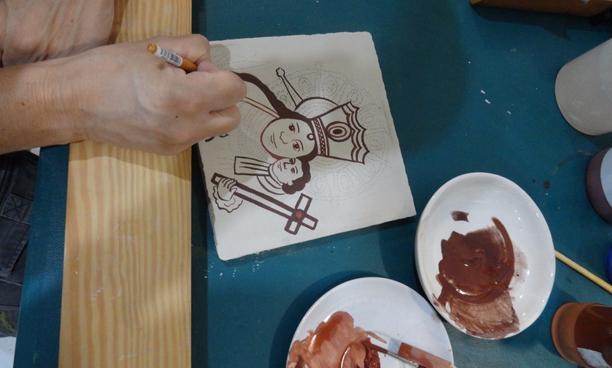 Image 2: Taller creativo "Pinta un socarrat", de 2 horas, para hasta 6 personas