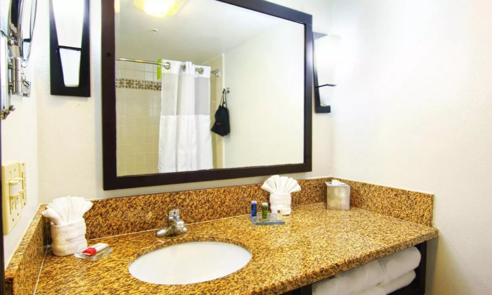 Buena Park Grand Hotel and Suites - Book Now!