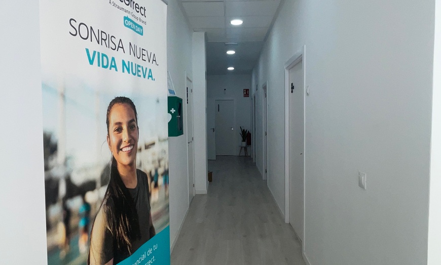 Image 5: Limpieza dental con revisión y opción a radiografía o blanqueamiento