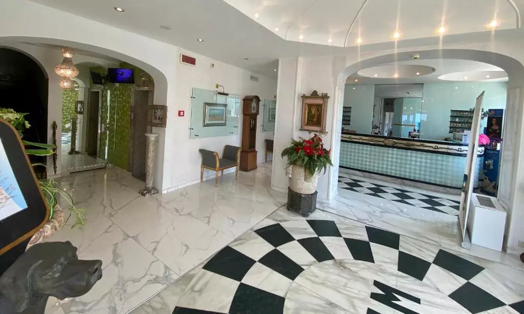 Gabicce Mare 4*: camera doppia con Spa e colazione o mezza pensione