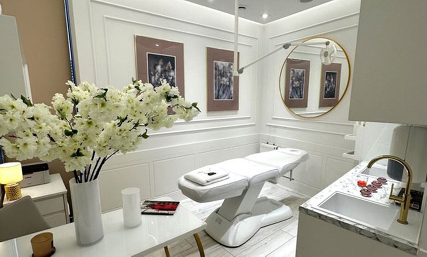 Image 5: Odkryj Sekret Gładkiej Skóry: Pakiet 5 wyszczuplających zabiegów w Glamour Clinic Pury&Bilska (do -83%)