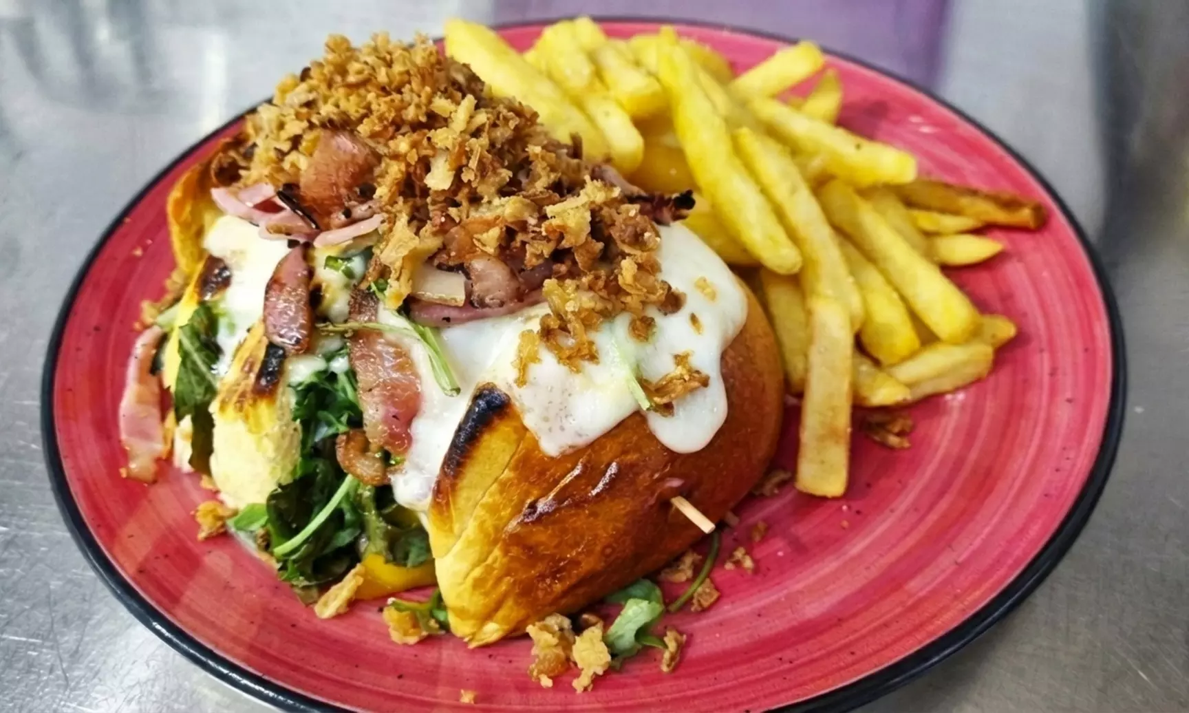 Menú de burger para 2 o 4 con bebidas y opción a entrante y postre