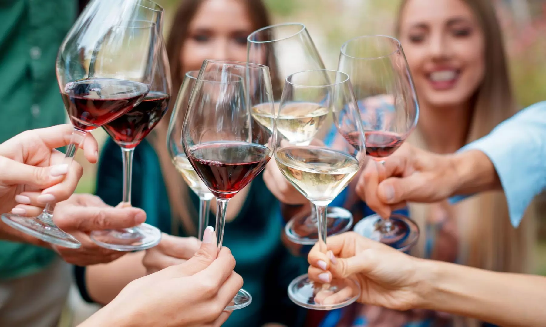 Visita guiada a bodega con cata de vinos para 2, 4 o 6 personas