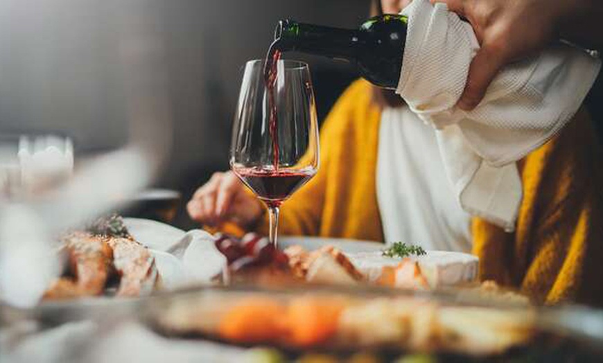 Image 3: Escapada romántica con sabor: caja regalo para 2 con hotel y desayuno