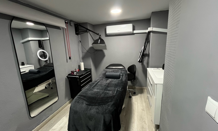 Image 4: ¡Di adiós al vello no deseado con estas sesiones de depilación láser!