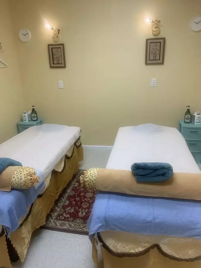 Singles or Couples Body Massage with Hot Stones at Healthy Foot Spa