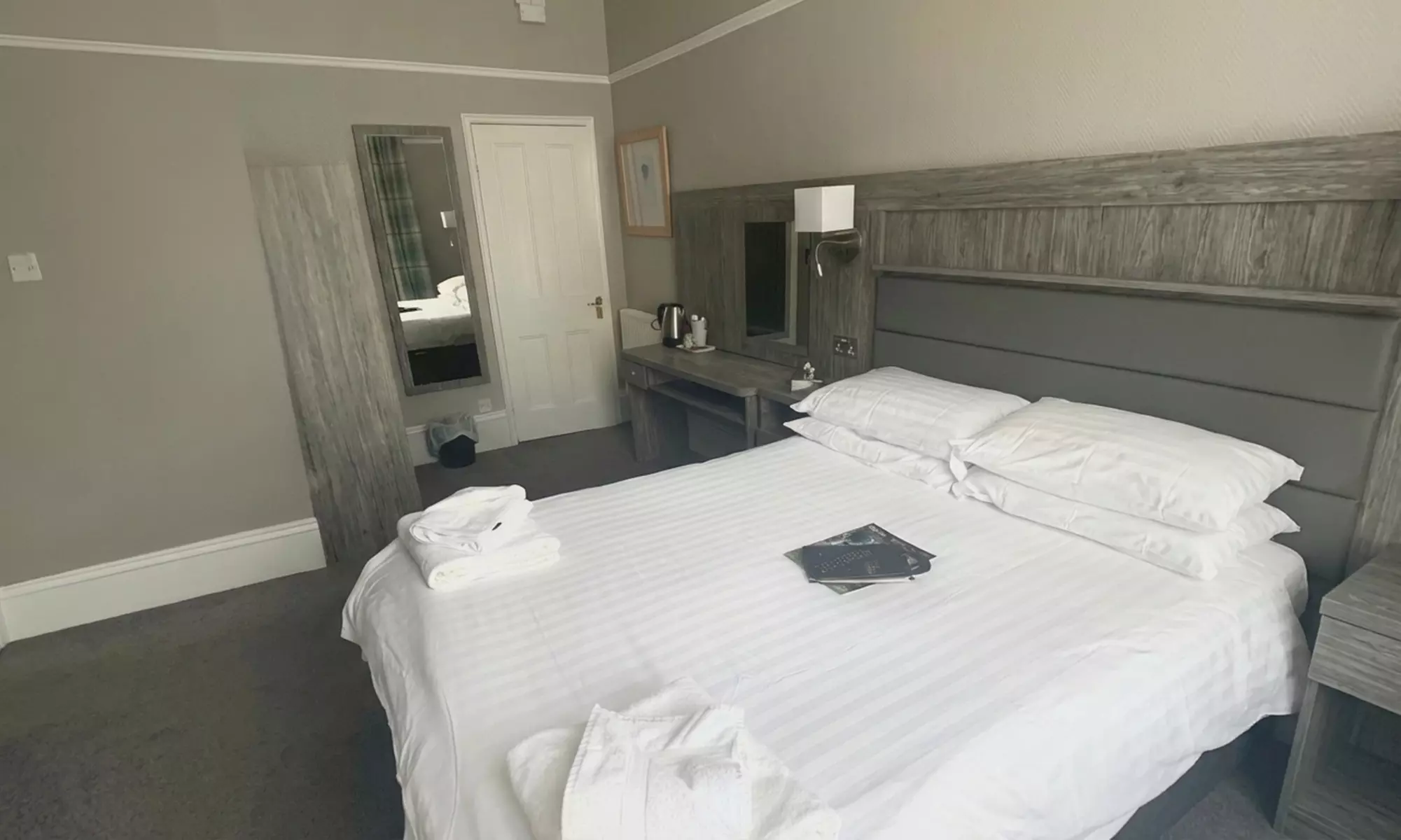 York: Standard Double Room with Breakfast and Parking