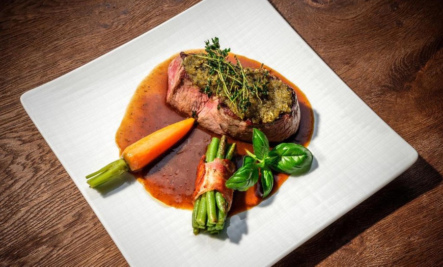 Image 8: Büsum: 2 oder 3 Nächte inkl. Frühstück, 1x 2-Gänge-Menü & Schwimmbad