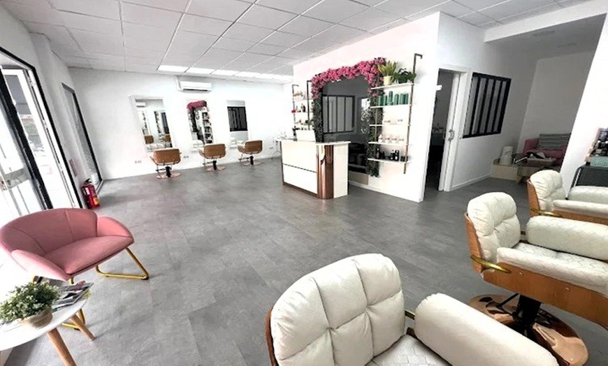 Image 2: Alisado de queratina con células madre, lavado, corte y peinado