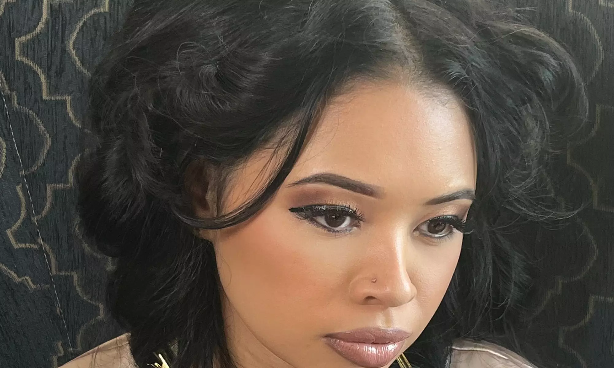 Makeup Application Sessions for Soft Glam, Full Face & Special Hours