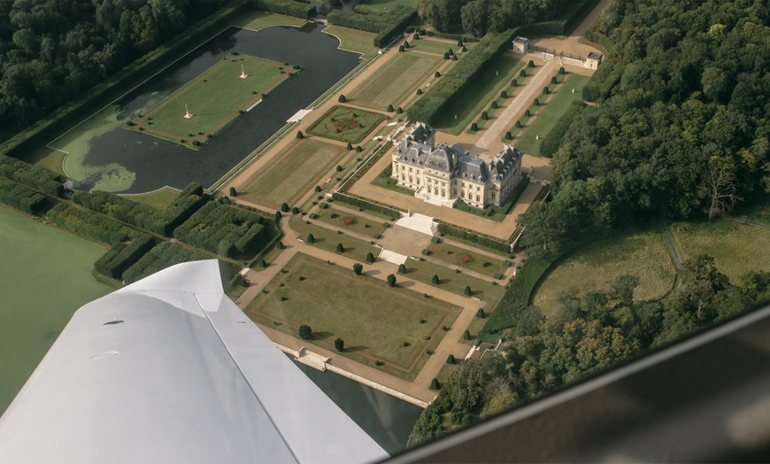 Image 2: Bon d'achat pour survol en avion autour de Paris