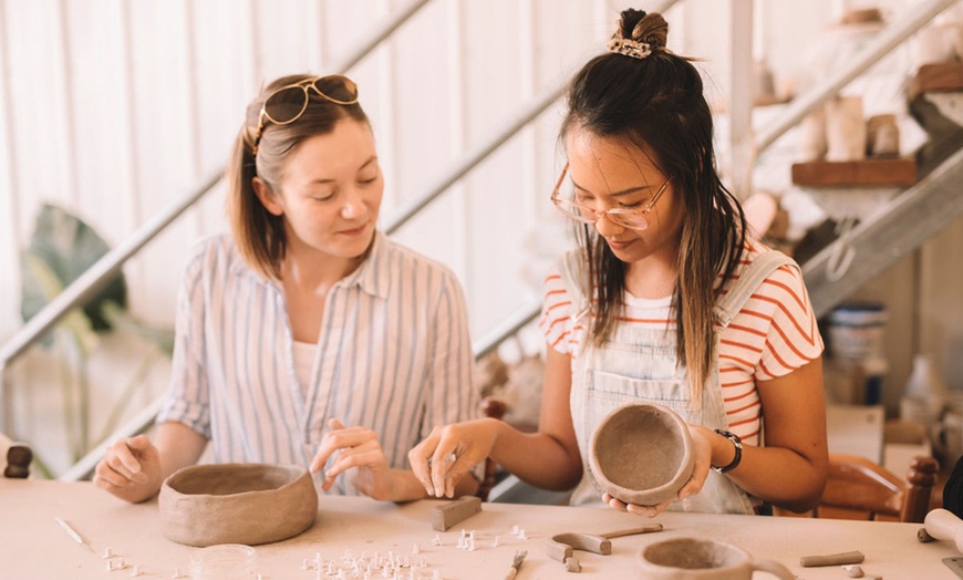 Image 9: Taller de cerámica iniciación o con vino para 1, 2 o 4 personas