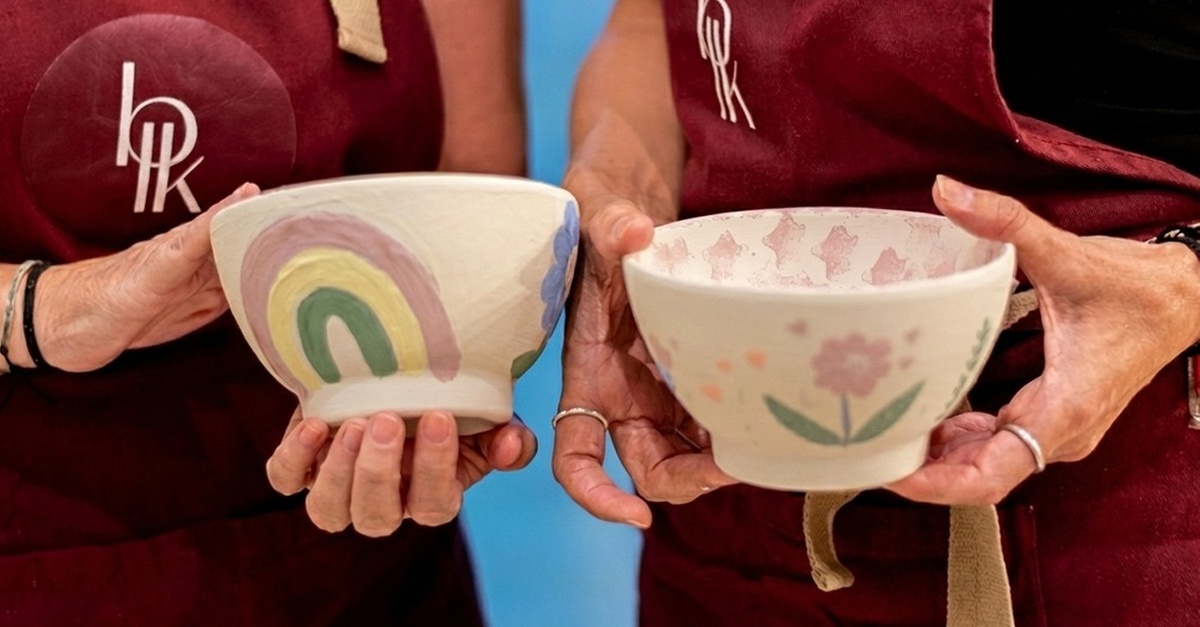 Taller de pintura en cerámica en Sevilla con bebida