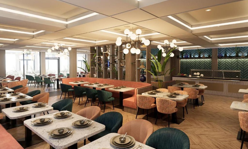 Image 7: Essex: 4* Stay for 2 or 4 with Breakfast and optional Zoo tickets 