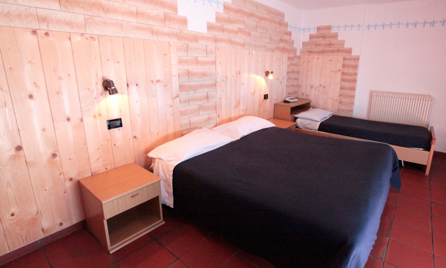 Image 17: Trento: camera matrimoniale con colazione o mezza pensione per 2