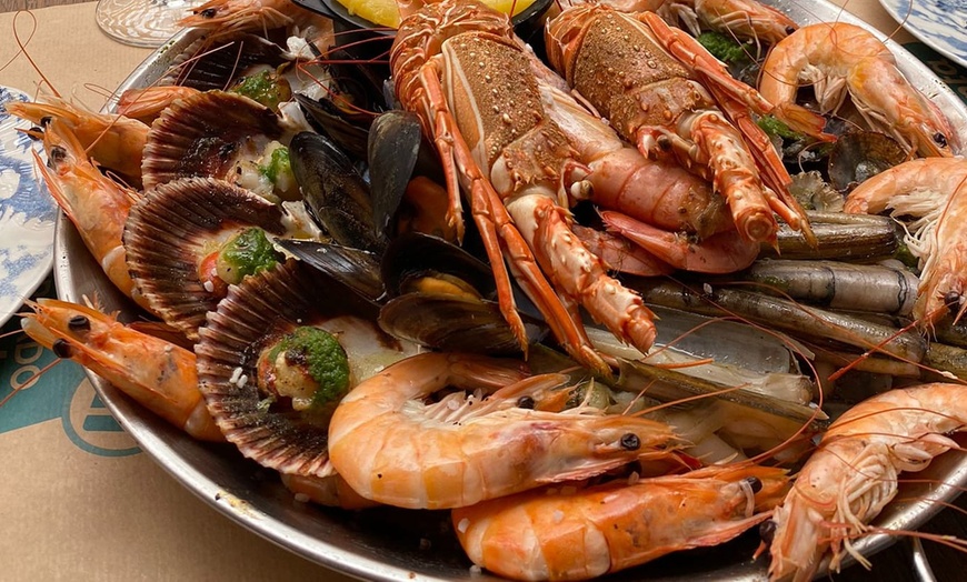 Image 3: Menú mediterráneo para 2 o 4 con postre y opción a botella de vino