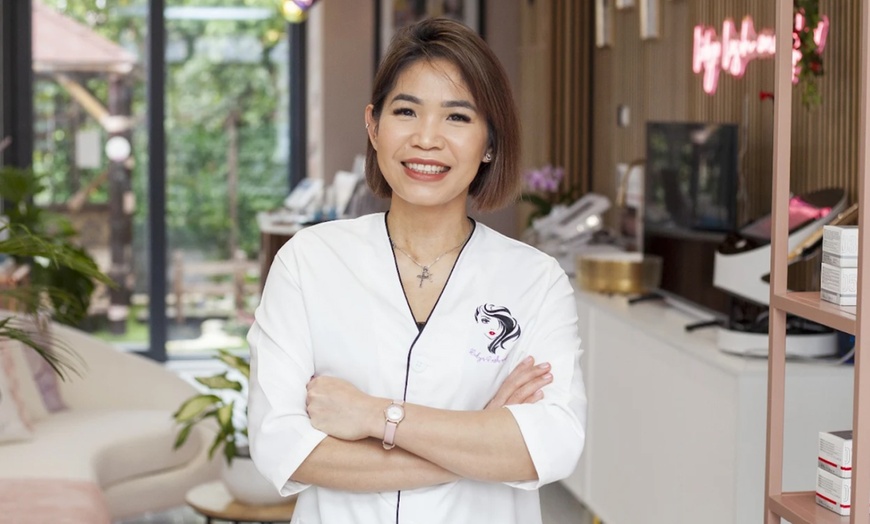 Image 1: Luxe huidverbeterende behandeling naar keuze