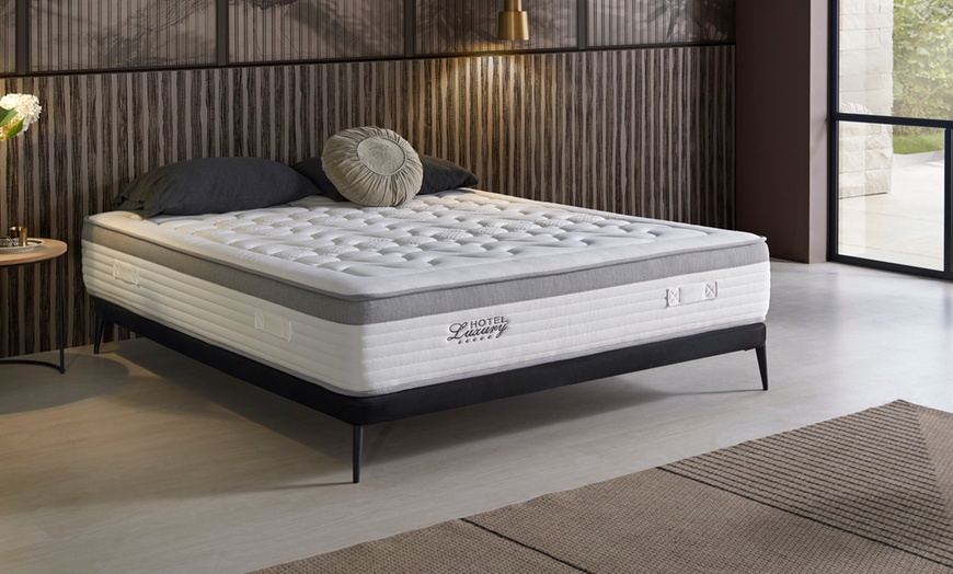 Image 1: VISCO LUXURY HOTEL 5* MATTRESS