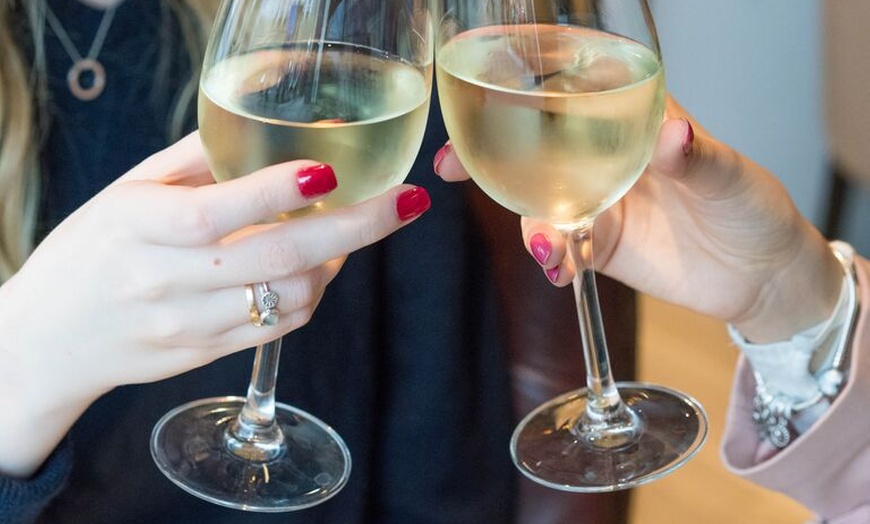 Image 4: Enjoy 2 Wine Flights with Grazing Board 