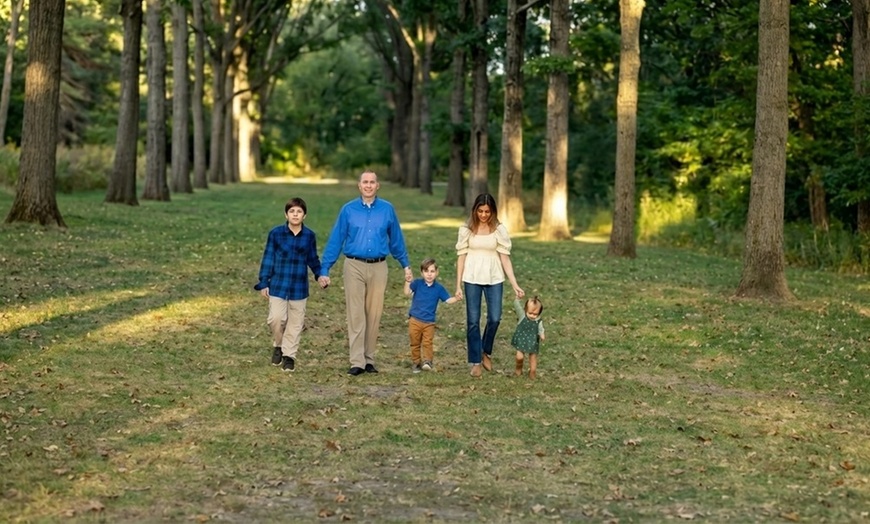 Image 2: 30- or 60-Minute Mother's Day Photography Session with Photo Package