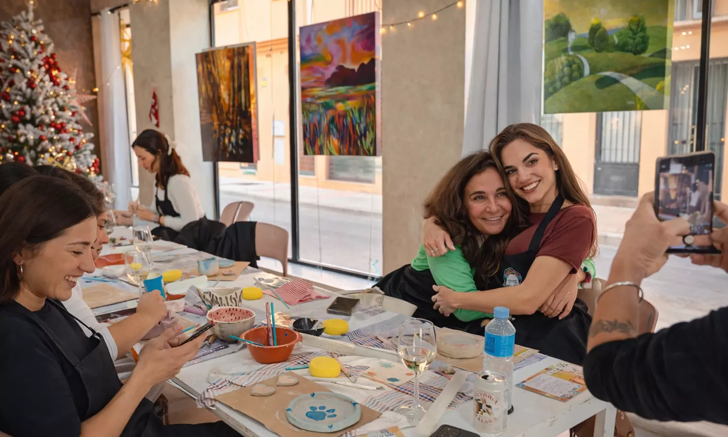 Sesión de 2,5 h de cerámica creativa con vino ilimitado para 1 persona