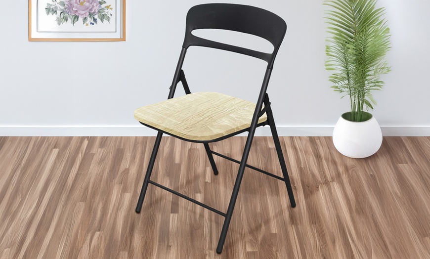 Image 7: Juego de 4 sillas plegables de metal con asiento de madera