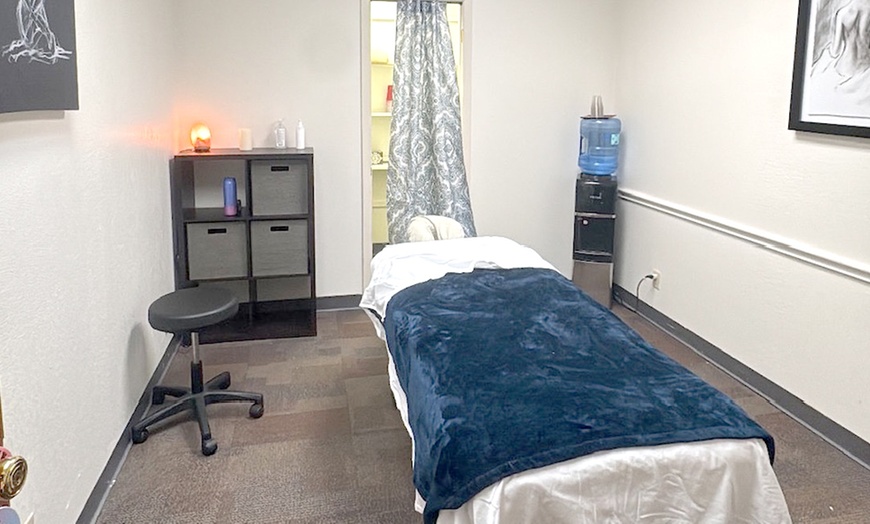 Image 3: Relax & Restore: Swedish or Deep-Tissue Massage Experience!