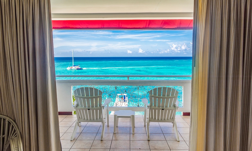 Image 8: ✈ 3-Night All-Inclusive Grand Decameron Montego Beach Vacation w/Air