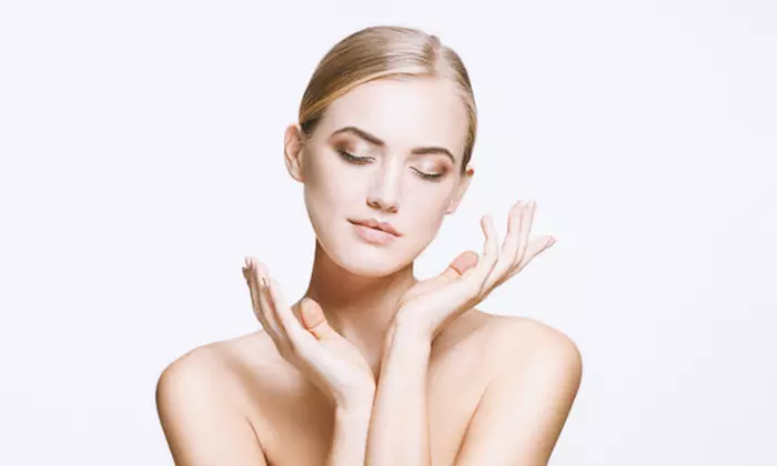 Tratamientos faciales con vapor, extracción, peeling y luz led