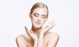 Limpieza facial con vapor, peeling y luz led o tratamiento antiage hasta un 54% de descuento