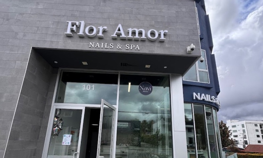 Image 3: 60-Min Diamond Peel, Microdermabrasion, Skin-Tightening Facial, & More