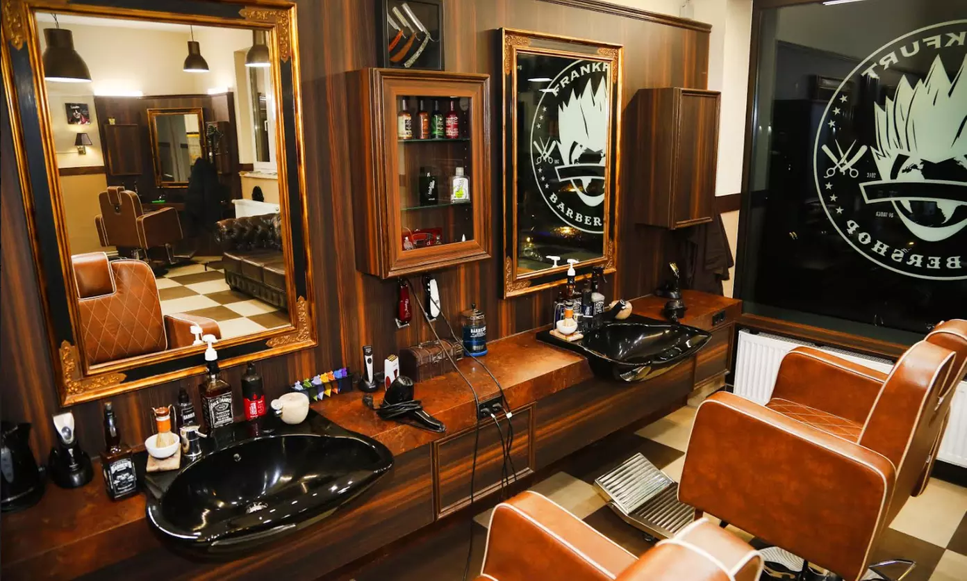 Bartschnitt, Komplettfrisur oder All-Inklusive-Barber-Paket bei The Mans World (bis zu 38% sparen) - Primary Image