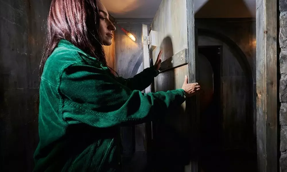 60-Minute Escape Room Adventures with Multiple Themed Challenges
