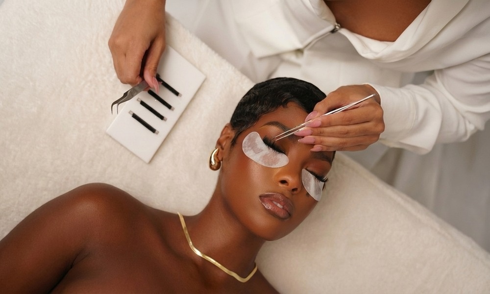 Classic or Hybrid Full Set Lash Extensions