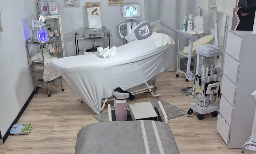 Image 3: 6 u 8 sesiones de tratamiento reductor con cavitación y vacumterapia 