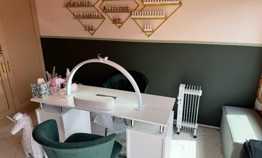 Image 2: Unwind w/ 30 Min Mini Facial, Massage, 60 or 90 Minute Pamper Package