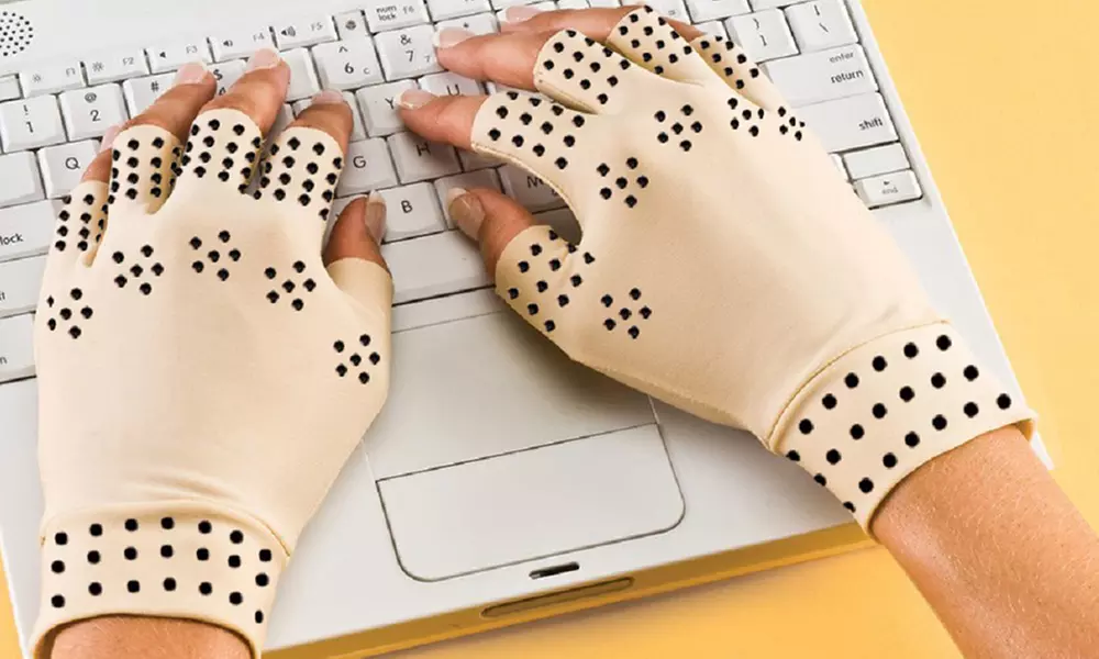 Extreme Fit Magnetic Compression Therapy Gloves (2-Pack) - Primary Image