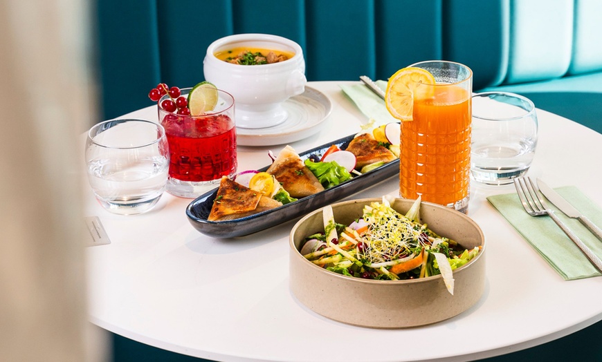 Image 8: Entrées, plats et desserts au restaurant Maison Maulny