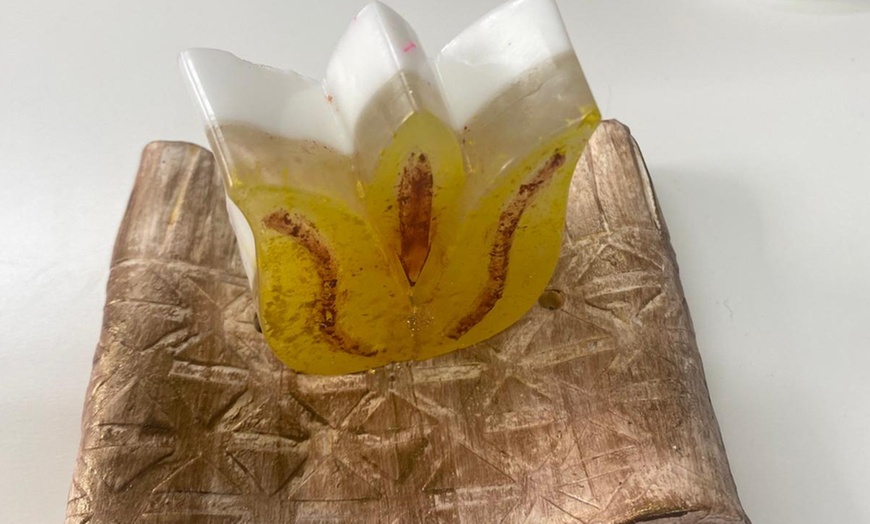 Image 10: Taller de creación de jabón con vino/cerveza y tapas para 1 o 2 pax. 