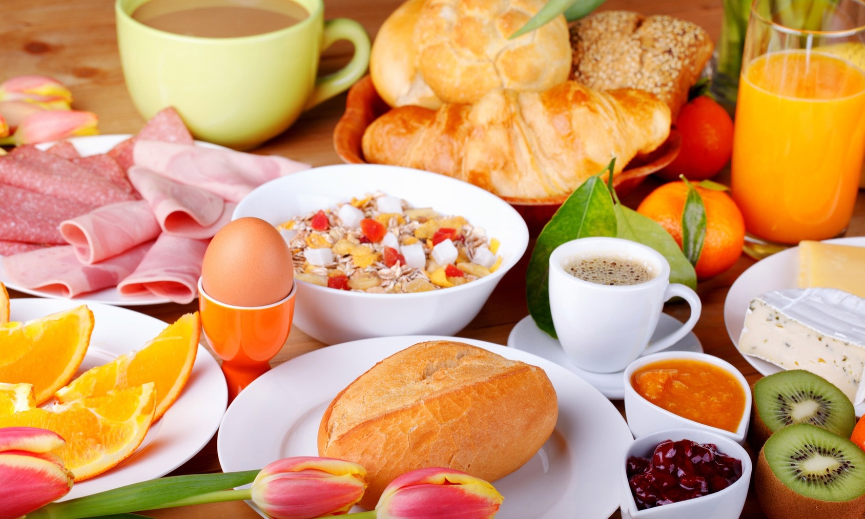 Frühstücksbowling: Frühstücksbuffet, eine Runde Bowling und Leihschuhe