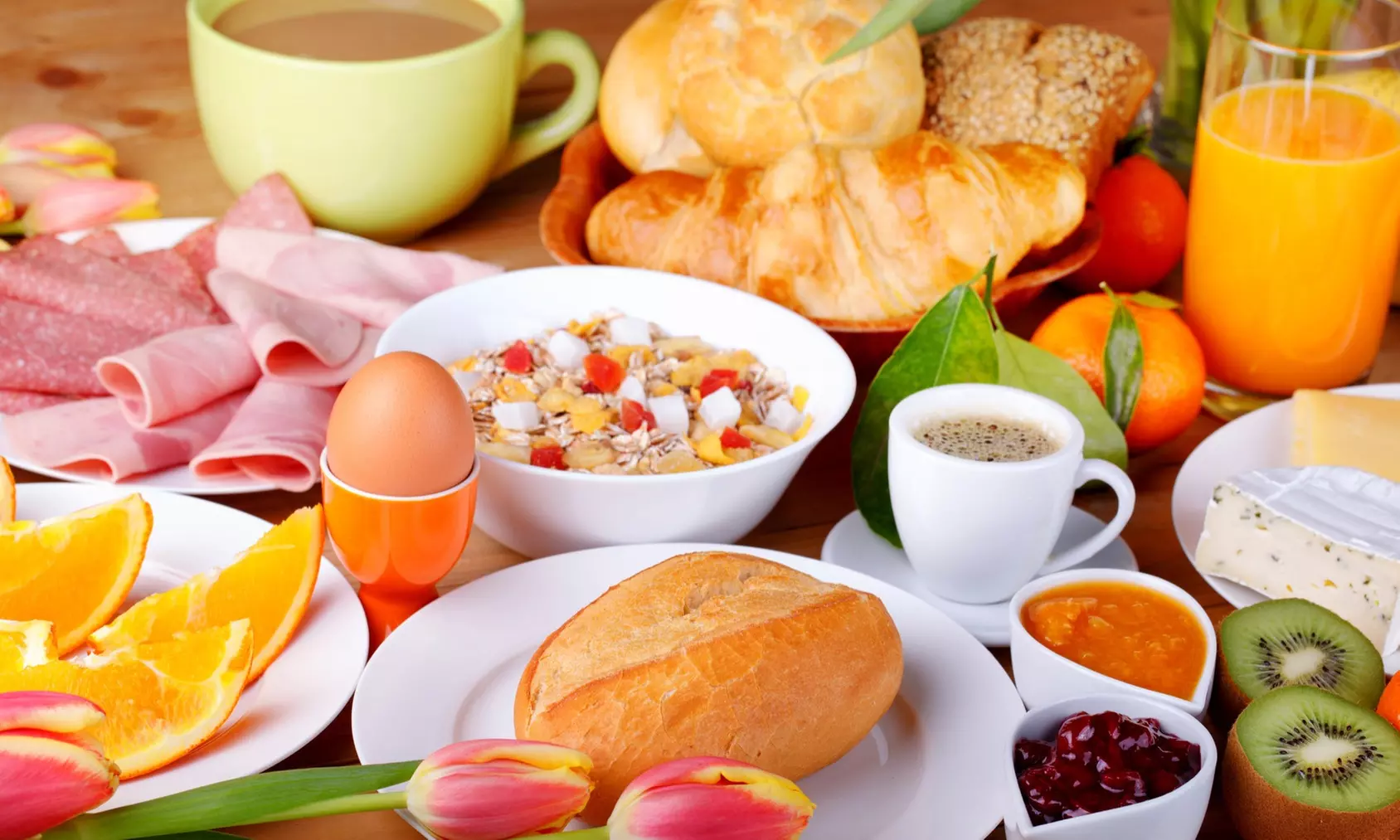 Frühstücksbowling: Frühstücksbuffet, eine Runde Bowling und Leihschuhe für 2 oder 4 Personen (bis zu 22% sparen) - Primary Image