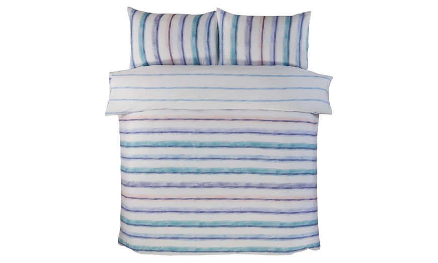 Image 9: Stripe Reversible Duvet Set