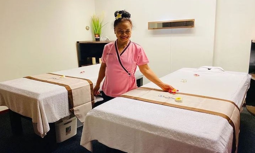 Image 5: Ontdek pure ontspanning: 90 minuten deep tissue aromatherapie massage