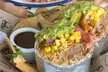 Menú de burritos personalizados con nachos, burritos y bebidas para 2 o 4 personas con hasta un 30% de descuento - Second Medium