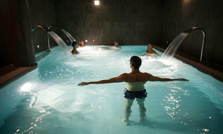 Image 10: Circuito hidrotermal de 1 h para 2 válido en fin de semana o festivo