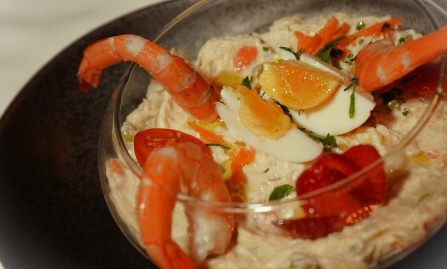 Image 9: Menú mediterráneo junto al mar para 2 o 4 con postres y bebidas