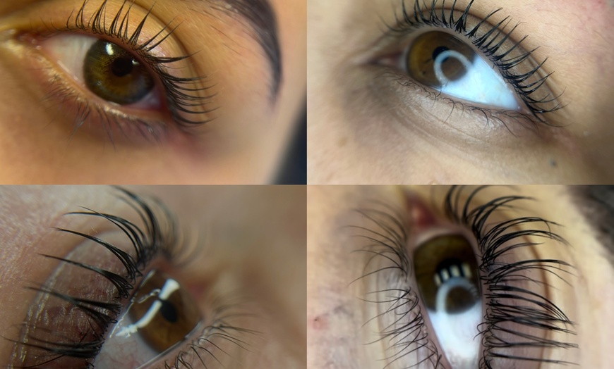 Image 2: Rehaussement de cils et brow lift